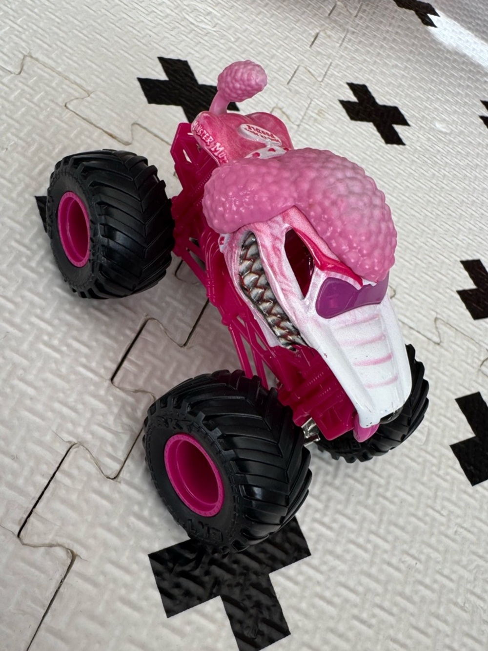💕 Monster Jam Monster Mutt Poodle Pink Truck